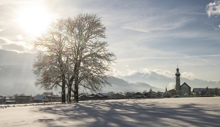 Mils Winter Kirche