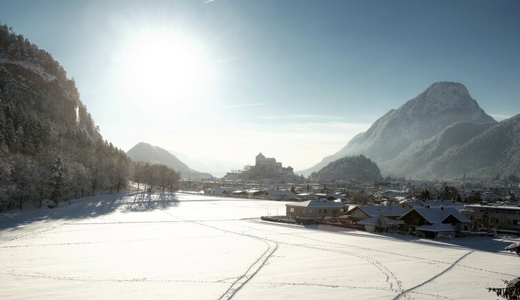 winterliche natur und aussicht auf kufstein