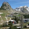 Die zwei Attraktionen auf dem Plateau: der "Adlerhorst" auf dem Gipfel, und "Air Rofan", der Skyglider - Foto: MS, &copy; Peer