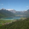 Ein erster Panoramablick auf den Achensee bietet sich uns schon von der Gondel - Foto: MS, &copy; Peer