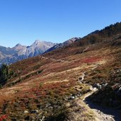 weg zur edel huette und aussicht zillertal herbst fr