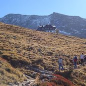 weg zur edel huette herbstlandschaft