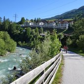 sill radweg bei matrei dahinter ausserweg gemeinde navis