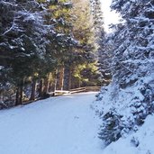 weg zum obernberger see winter