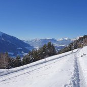 winterwege bei moesern dahinter inntal bei telfs und mieminger plateau