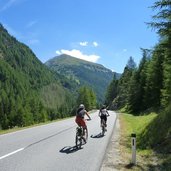 strasse gurglertal radfahrerinnen