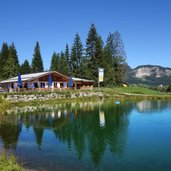 tauschers alm mit fischerteich bei graen haldensee