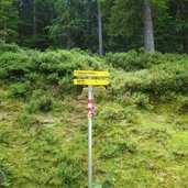 wanderweg mtb route zur schatzbergalm wegweiser