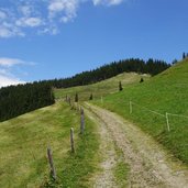 aussicht auf unteres alpbachtal und almenlandschaft fr