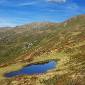 kleiner bergsee tuempel bei sidanjoch