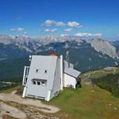 blick auf seefelder spitze und haermelekopfbahn bergstation fr