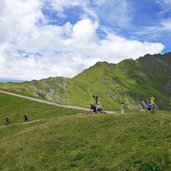 wege unter tuxer joch und hornspitze