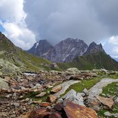 sicht von alfairsee zur innsbrucker huette und kalkwand