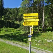 oberer grund wegweiser bei kloo alm