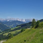 aschauer hoehenweg blick richtung kaisergebirge