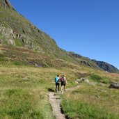 wanderweg bei franz senn huette stubaier hoehenweg