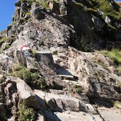 aufstieg am stubaier hoehenweg richtung rinnensee