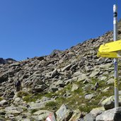 weg durch steinlandschaft zum rinnensee