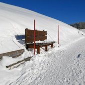 panoramaweg weg reith im alpbachtal hinterkogel hoefe winter riesen bank aussichtspunkt