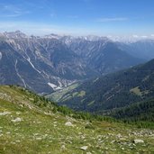 blick vom venet auf falterschein bei schoenwies dahinter lechtaler alpen fr