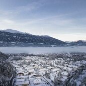 Mils mit Blick auf Glungezer und Patscherkofel