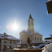 SFL Ladis Kirche mit Brunnen