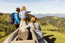 atemberaubende aussicht mit der familie im kaisergebirge