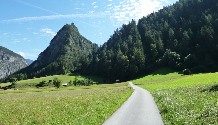 inntal radweg unter der kronburg bei zams