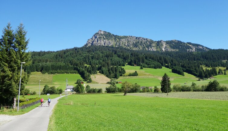 radweg tannheimer tal dahinter einstein