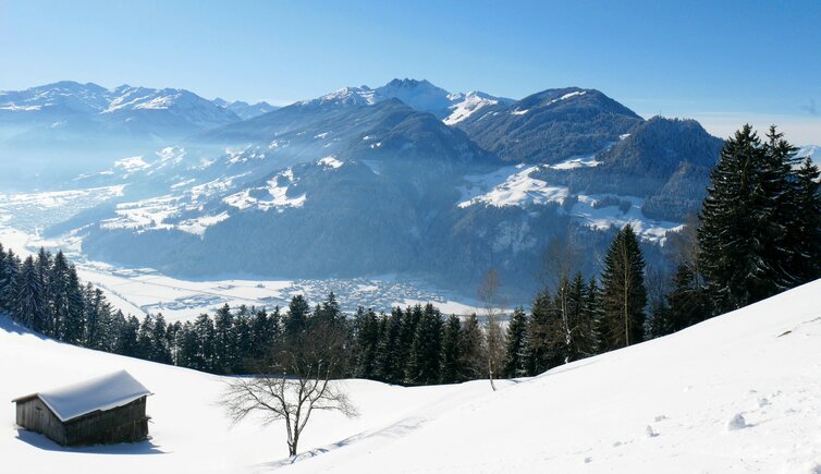 blick auf zillertal bei schlitters und fuegen fr