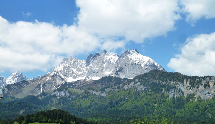 st johann in tirol blick auf kaisergebirge wilder kaiser